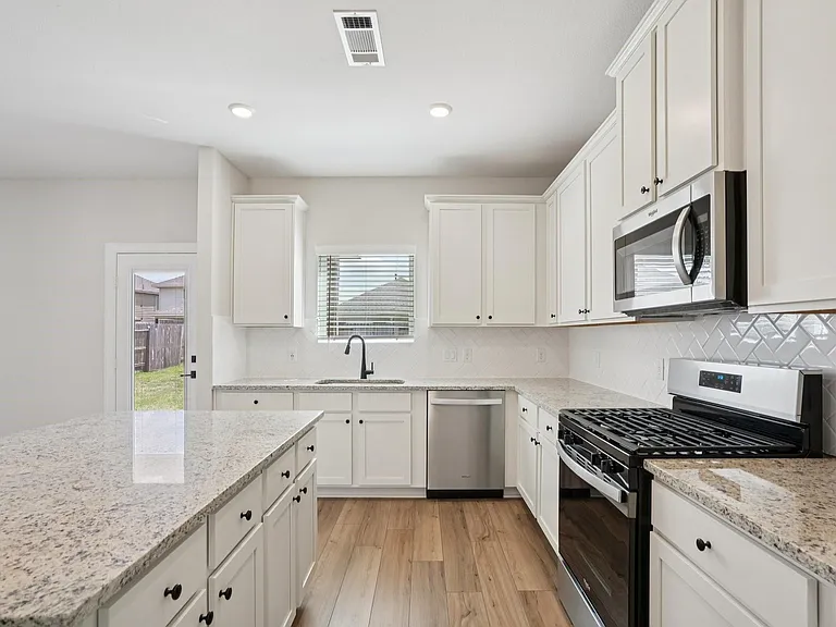 1006 Whispering Winds Dr — Photo 9