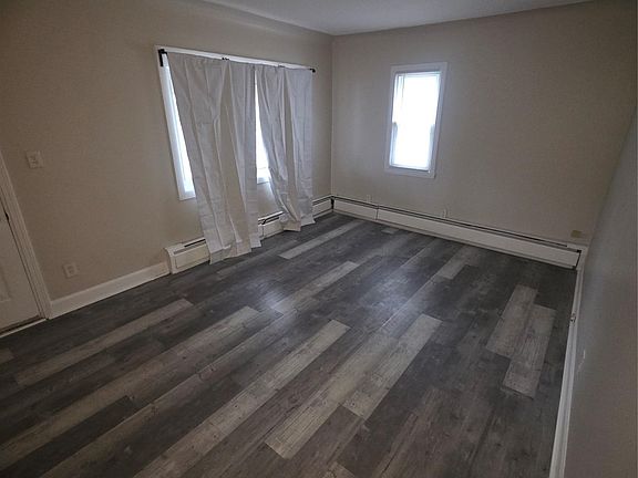 3rd image of 8656 Nightingale St