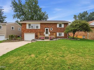 527 Sheffield Dr, Findlay, OH 45840