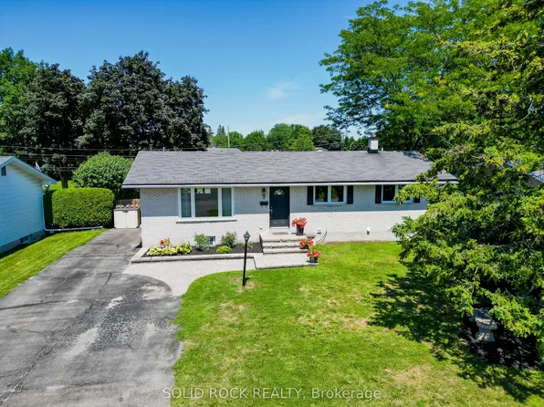 9 Stanwood Dr, Ottawa, ON K2G 2Z1