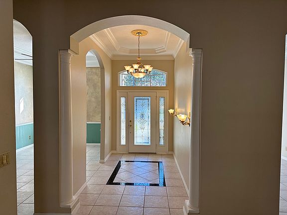 2nd image of 637 Field Club Cir