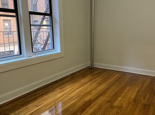 21-24 31st St #2N, Astoria, NY 11105