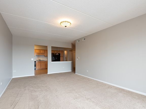 5th image of 5555 N Cumberland Ave Unit 805