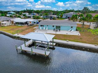 827 Blue Heron Blvd, Ruskin, FL 33570