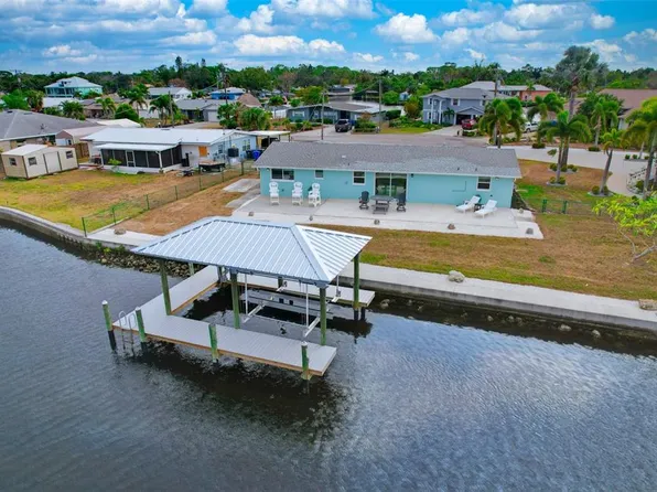 827 Blue Heron Blvd, Ruskin, FL 33570