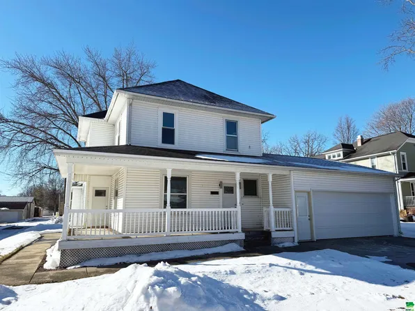 308 11th St, Alton, IA 51003