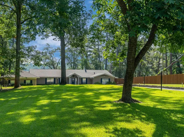 1608 W Lake Dr, Gladewater, TX 75647