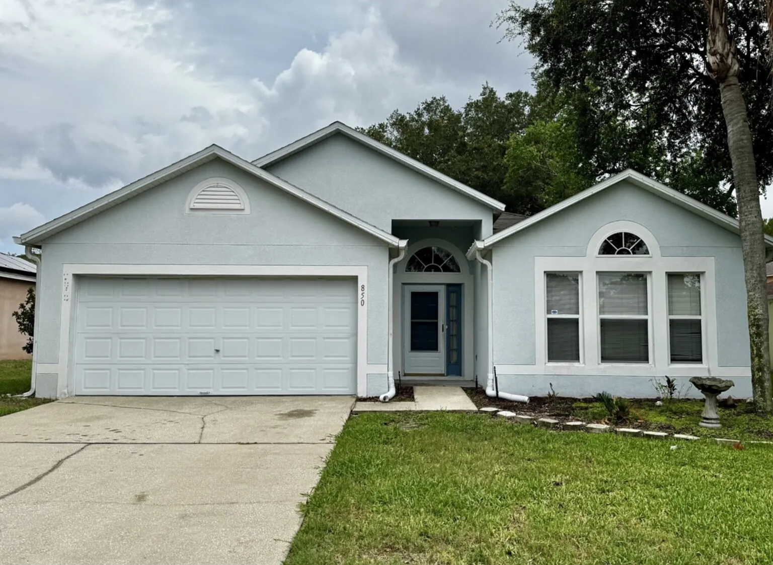 3 bed, 2.0 bath, 1889 sqft, $1,995 — Photo 1
