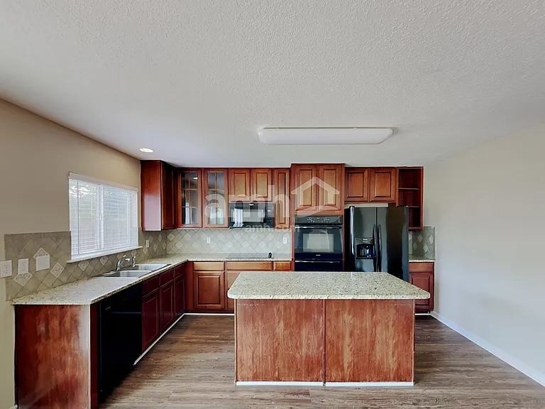 664 Mackenzie Cir — Photo 5