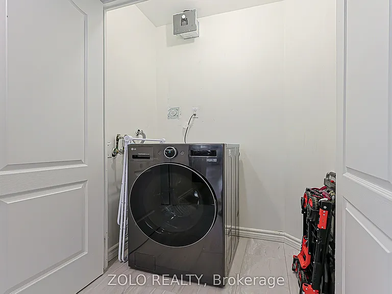 555 Yonge St #804 — Photo 19