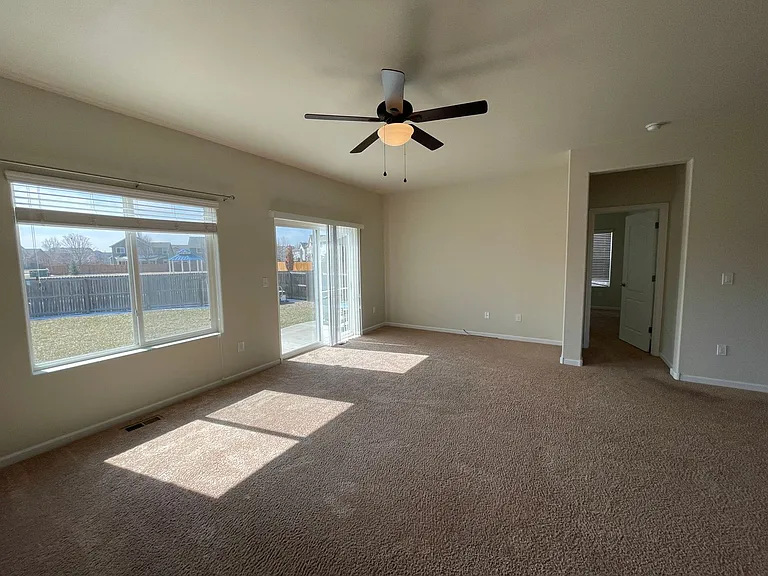 540 Colins Ct — Photo 3