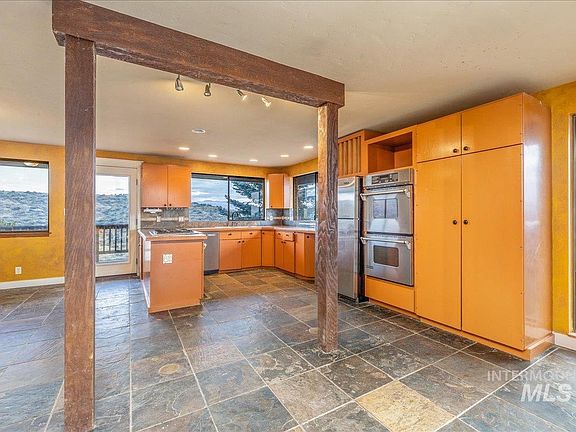 4th image of 5735 N Willow Creek Rd