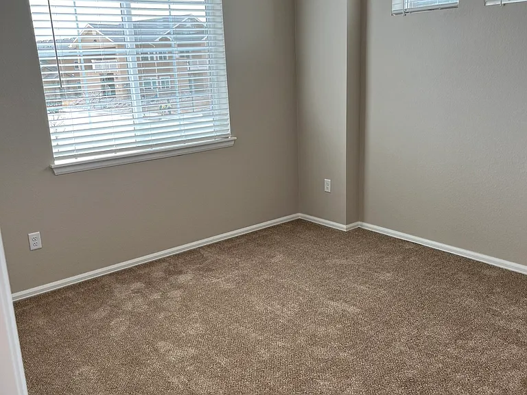 Pelican Bluff Apartments — Photo 37