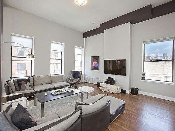 3rd image of 254 Elizabeth St APT 5F