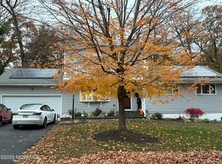 11 Chestnut Ridge Road, Holmdel, NJ 07733