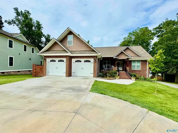 3519 Colonial Dr, Guntersville, AL 35976