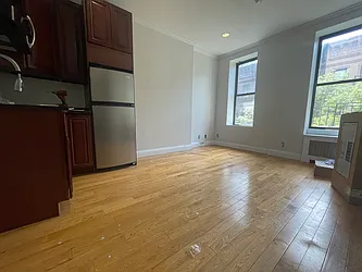 Rented by R New York