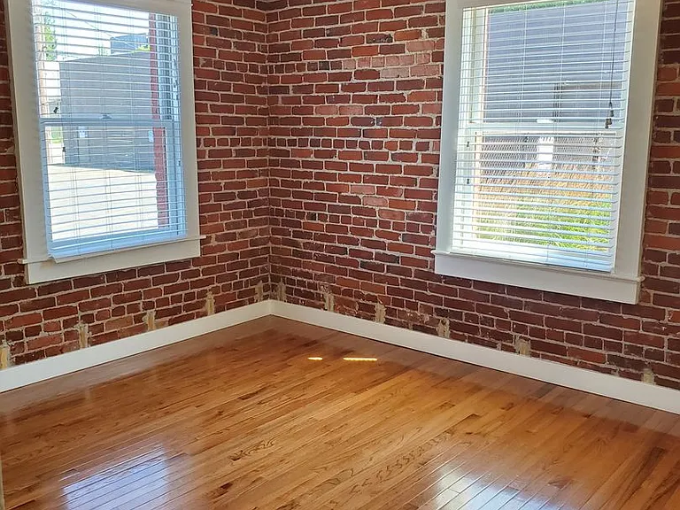 810 NE Couch St — Photo 2