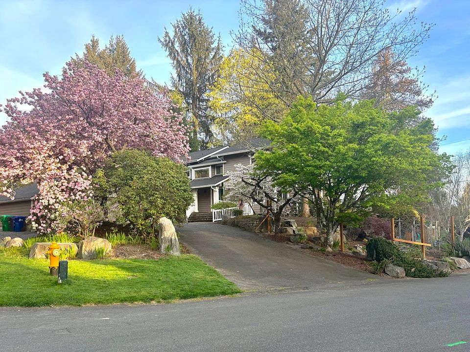 1st image of 3709 Holiday Dr SE