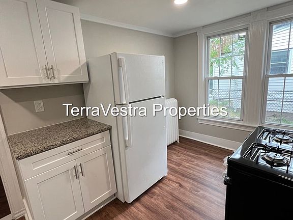 3rd image of 805 Archer St