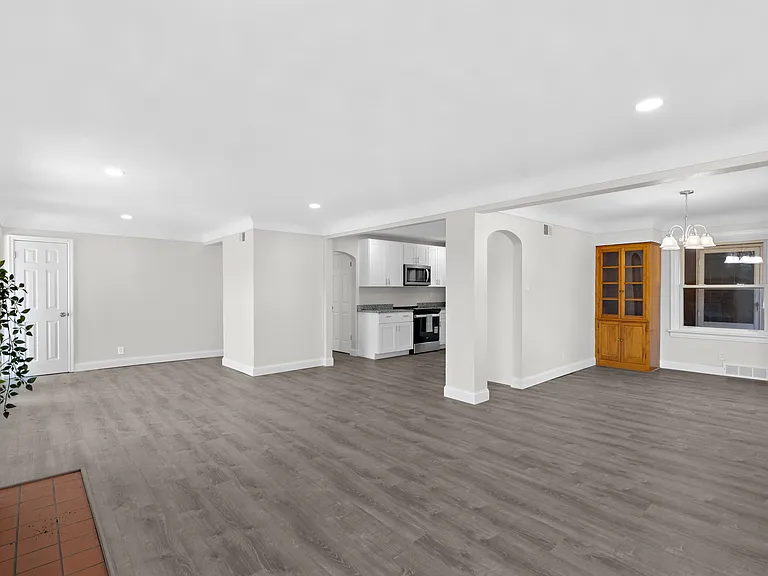 223 N Dellwood Ave — Photo 9