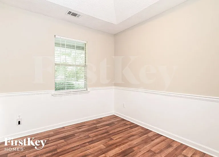 130 Dunwick Ln — Photo 4