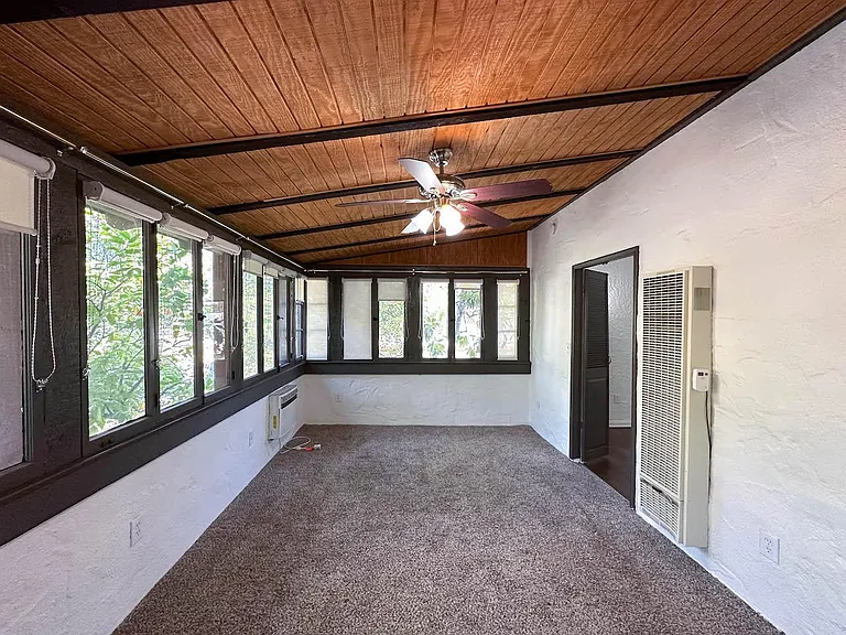 393 N Baldwin Ave — Photo 15