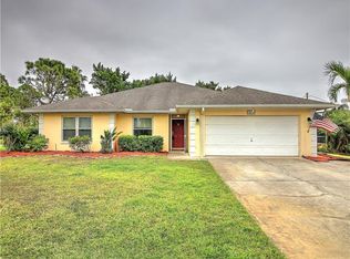 18631 Spruce Dr E, Fort Myers, FL 33967