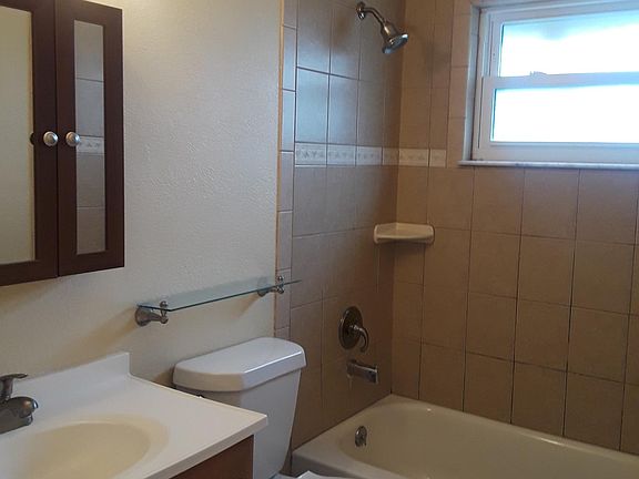 4th image of 3078 Riverbrook Dr