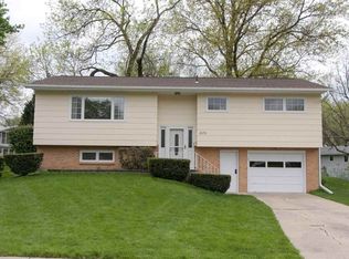 2070 Golfview Ct, Marion, IA 52302