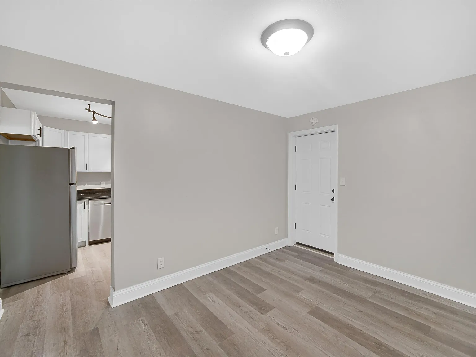 215 East Street - 3 — Photo 3