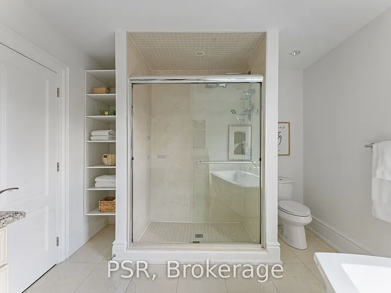126 Dovercourt Rd — Photo 19