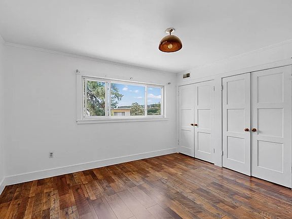 5th image of 3216 Villa St #A