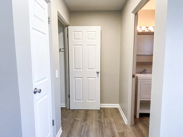 1101 Catalpa Cir — Photo 4