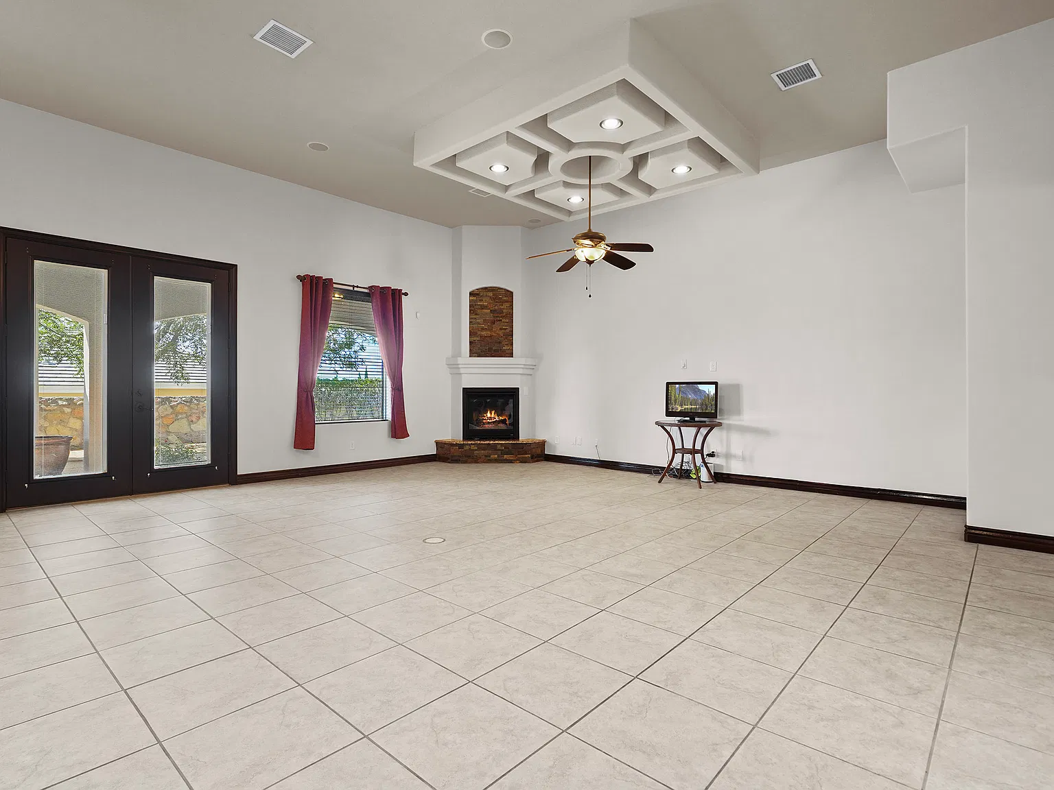 3 bed, 2489 sqft, $3,300 — Photo 3