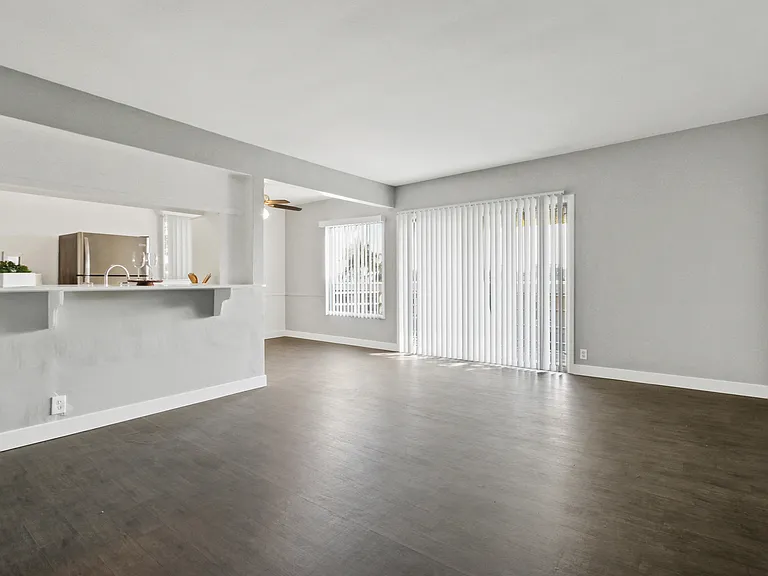 Overland Avenue Apartments — Photo 17