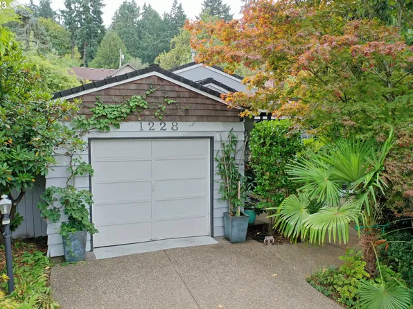 1228 Cedar St, Lake Oswego, OR 97034