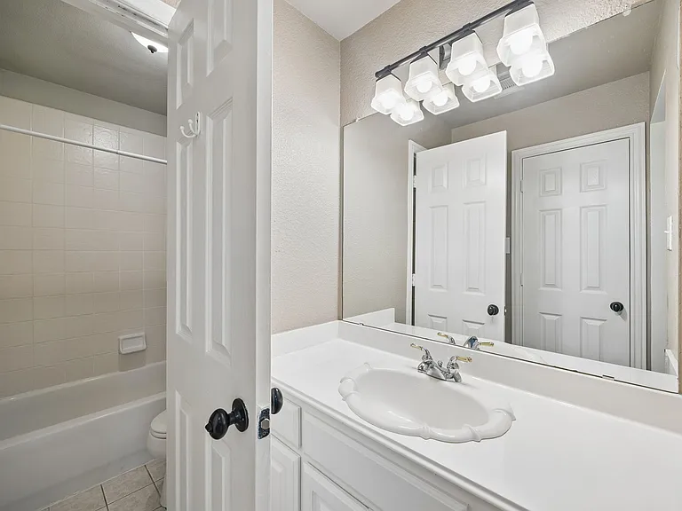 1613 Long Prairie Ct — Photo 39