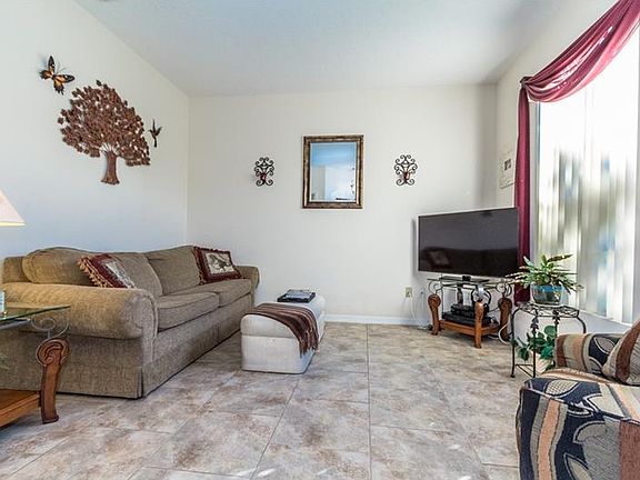 3rd image of 818 Knollwood Dr