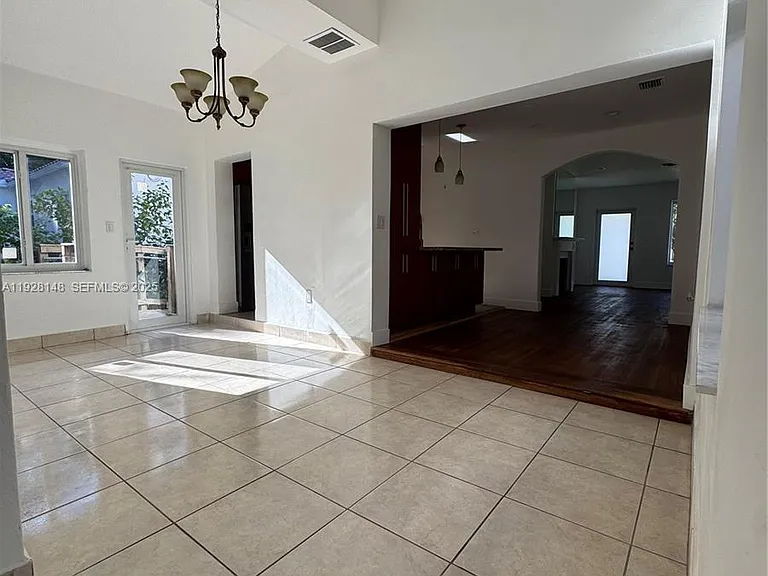 3021 SW 2nd Ave — Photo 5