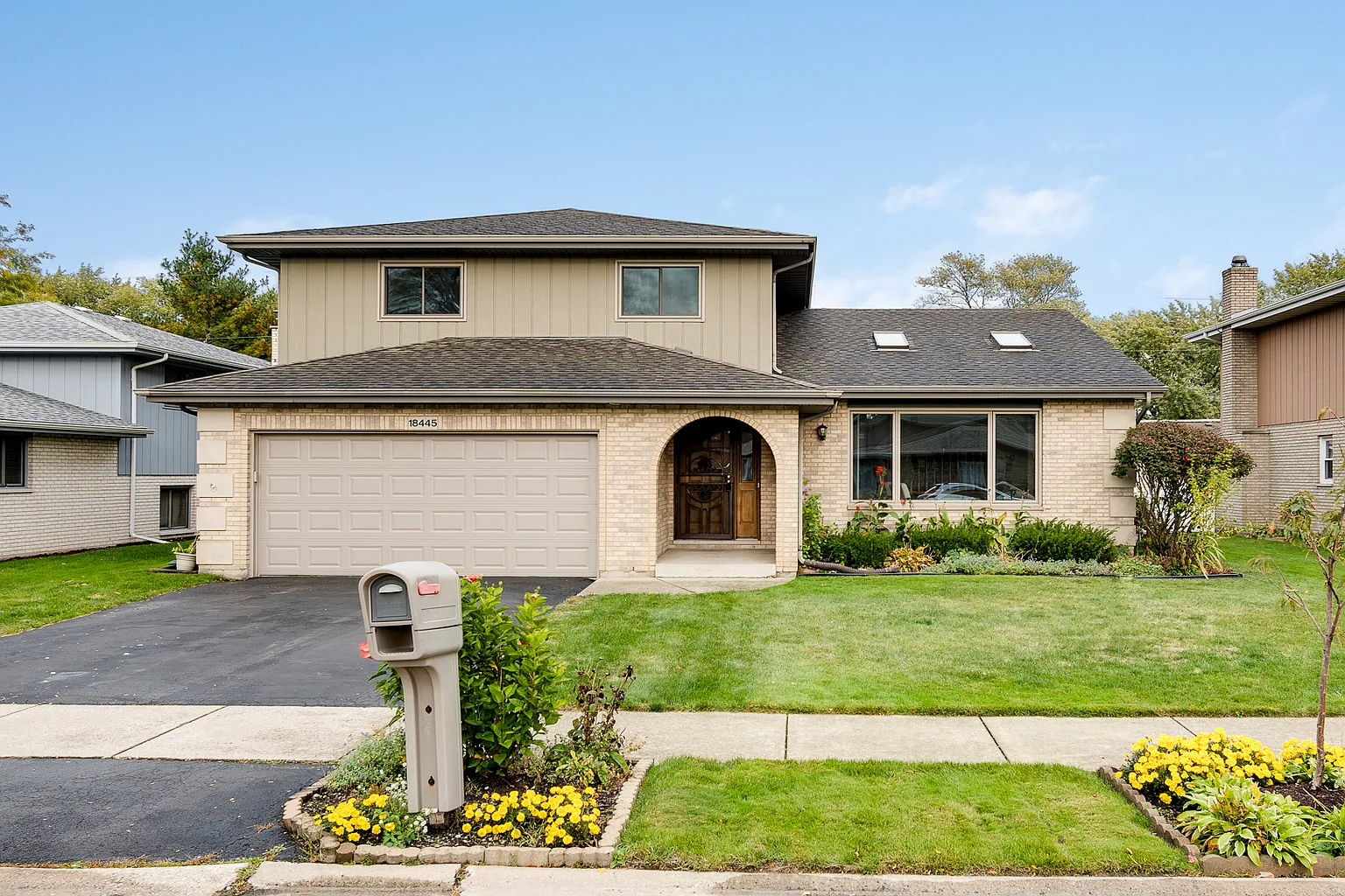 18445 Willow Ln photo 1