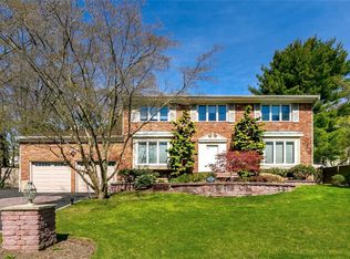 3 Long Acre Ln, Dix Hills, NY 11746
