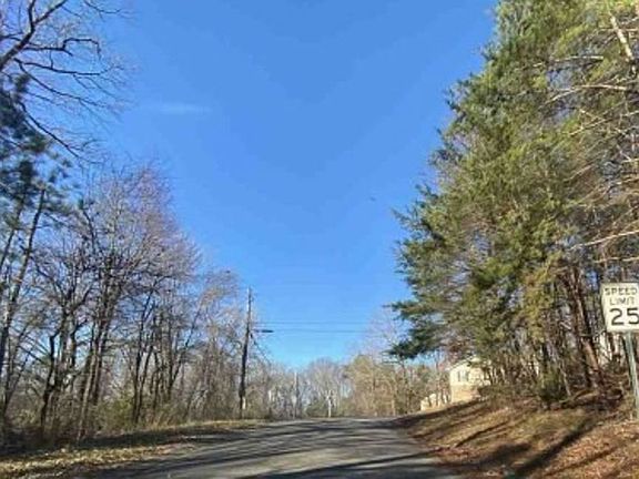 Exterior Neighborhood (street photo)