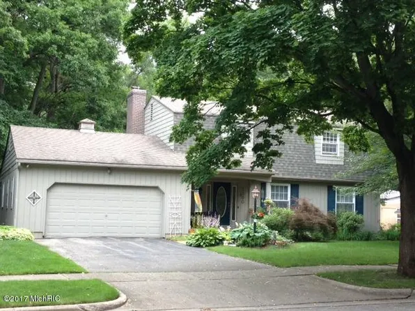 2300 Shawnee Dr SE, Grand Rapids, MI 49506