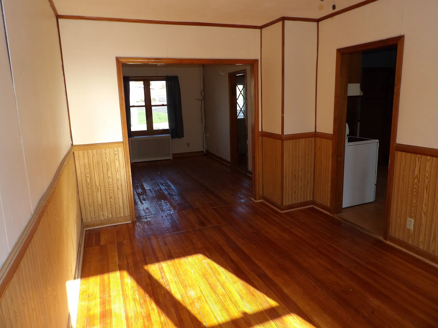 3 bed, 1.5 bath, 1300 sqft, $2,200 — Photo 4