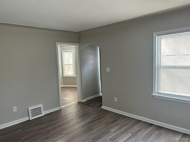 2438 Columbia Rd, photo 9