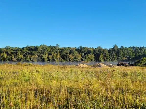 2 Alton Cir, Waycross, GA 31501