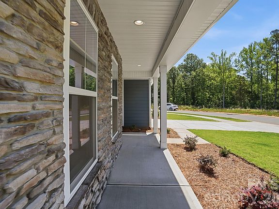 4th image of 5939 New River Dr