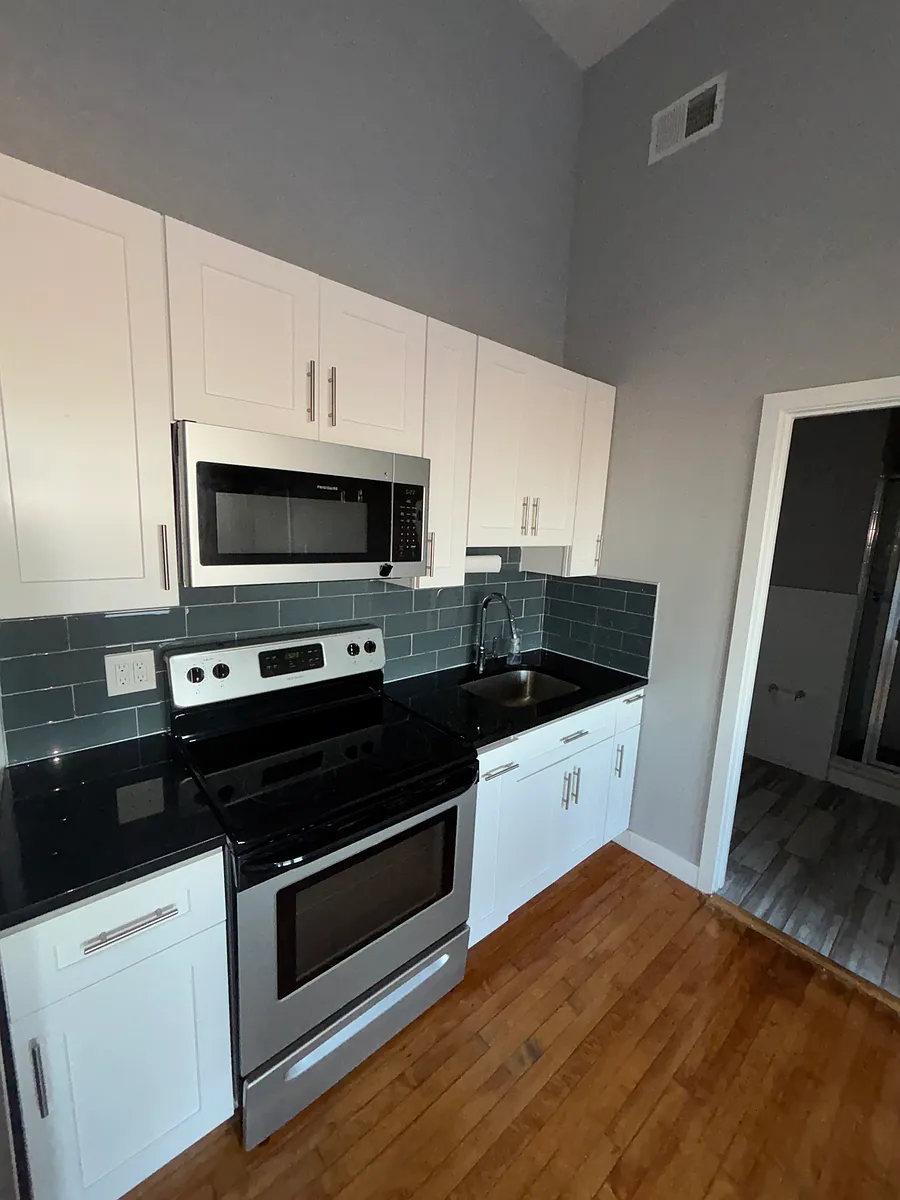 Building Photo - 1509 S 17th St #322
