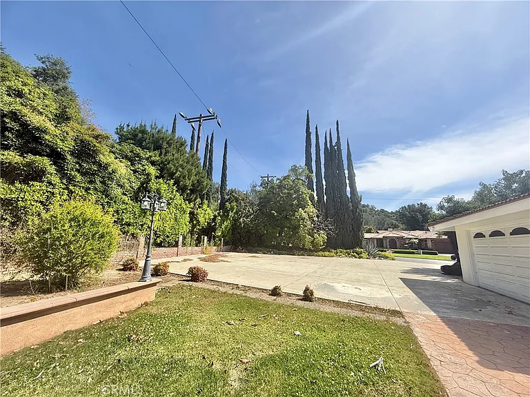 61 E Orange Grove Ave — Photo 59